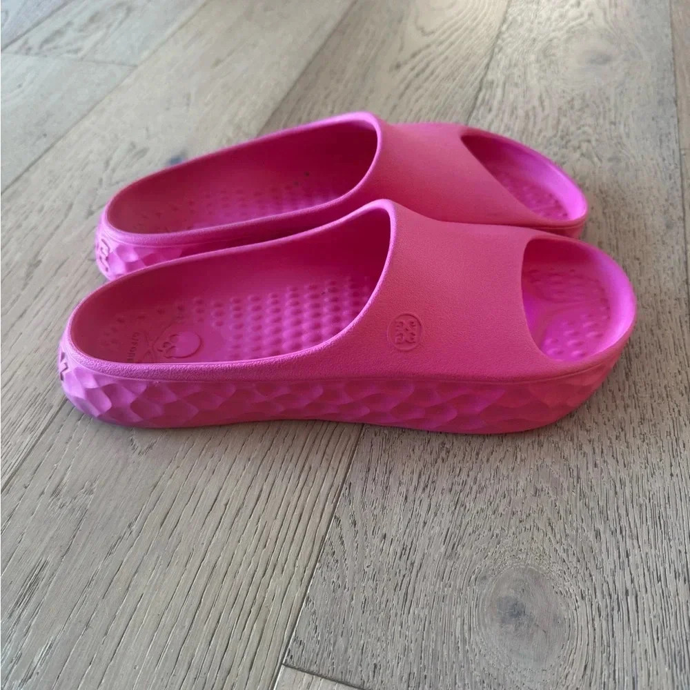 G/FORE Pink Slide Sandals